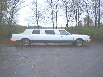 limo5_lincolntowncar.jpg (22748 bytes)